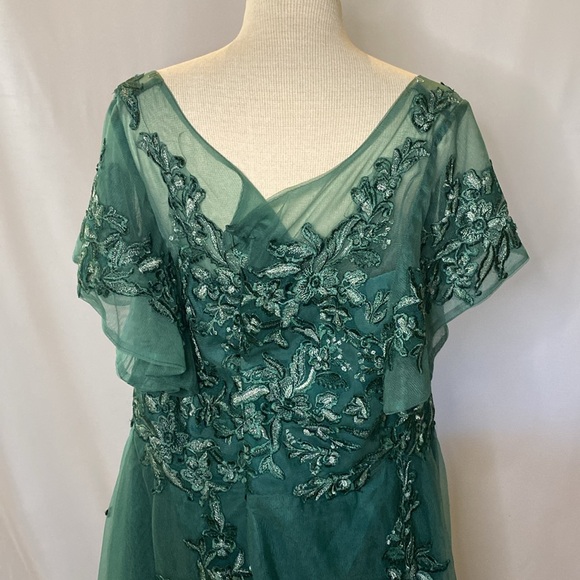 Plus size wedding dress, formal floor length gown unmarked size 24 - Picture 7 of 10